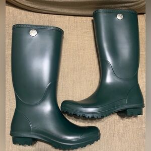 UGG SHELBY MATTE OLIVE GREEN RAIN BOOTS